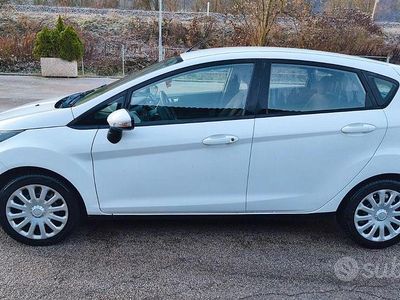 Usata Ford Fiesta 75 CV (55 kW) 2015 Bianco Utilitaria