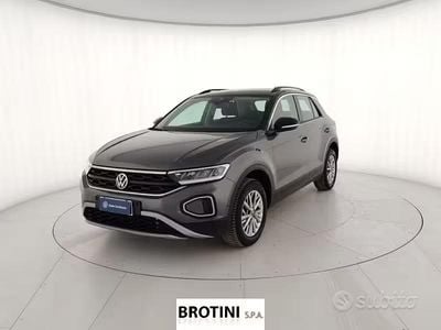 Usata VW T-Roc Life 150 CV (110 kW) 2024 Grigio SUV