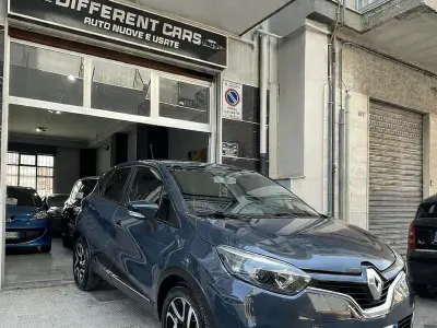 Usata Renault Captur 90 CV (66 kW) 2014 Grigio SUV