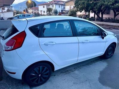 Usata Ford Fiesta 60 CV (44 kW) 2016 Bianco Berlina