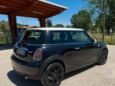 Usata Mini Cooper 109 CV (80 kW) 2007 Nero Utilitaria