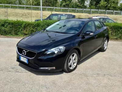 Second-hand Volvo V40 Business Edition 120 CP (88 kW) 2018 Negru Berlinǎ