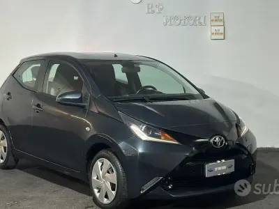 Usata Toyota Aygo Cool 69 CV (50 kW) 2018 Grigio Utilitaria