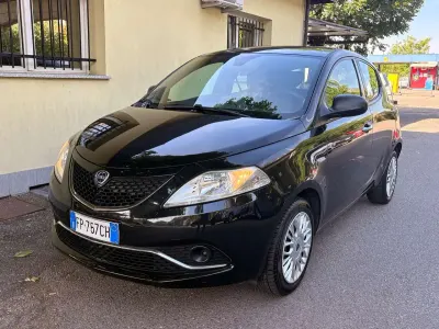 Usata Lancia Ypsilon Platinum 69 CV (50 kW) 2018 Marrone Utilitaria