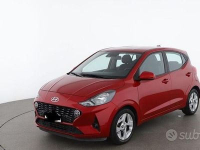 Usata Hyundai i10 Advanced 67 CV (49 kW) 2023 Rosso bordeaux Utilitaria