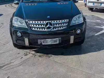 Käytetty Mercedes ML320 224 HP (164 kW) 2008 Musta Katumaasturi