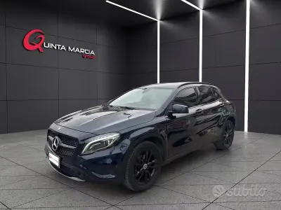 Usata Mercedes GLA200 136 CV (100 kW) 2016 Blu SUV
