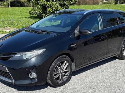 Usata Toyota Auris Hybrid Active 99 CV (72 kW) 2015 Nero Station wagon