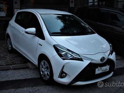 Usata Toyota Yaris Hybrid Business Edition 117 CV (86 kW) 2020 Bianco Berlina