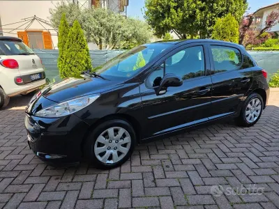 Usata Peugeot 207 68 CV (50 kW) 2009 Nero Berlina