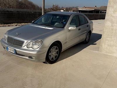 Usata Mercedes C180 129 CV (94 kW) 2000 Grigio Berlina