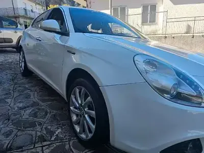 Usata Alfa Romeo Giulietta 140 CV (102 kW) 2012 Bianco Utilitaria
