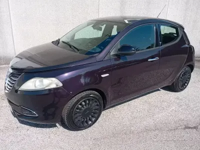 Usata Lancia Ypsilon 69 CV (50 kW) 2011 Marrone Utilitaria