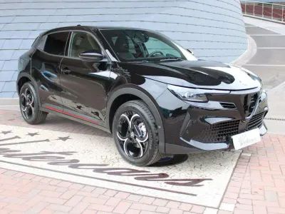 Nuova Alfa Romeo GT Junior Edizione Speciale 145 CV (106 kW) 2026 Nero SUV