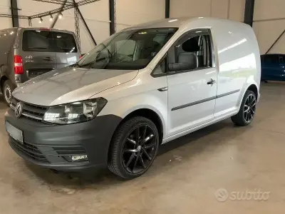 Usata VW Caddy 110 CV (80 kW) 2015 Grigio Monovolume