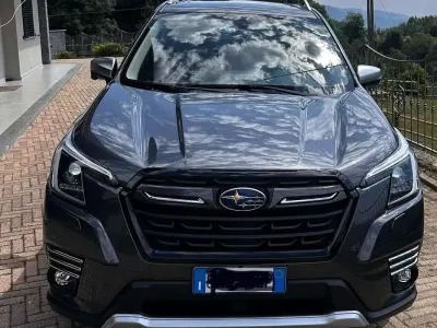 Usata Subaru Forester Style 150 CV (110 kW) 2025 Grigio SUV