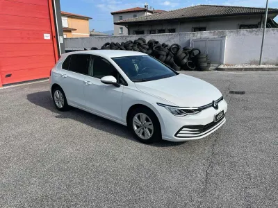 Usata VW Golf VIII Life 131 CV (96 kW) 2020 Bianco Berlina