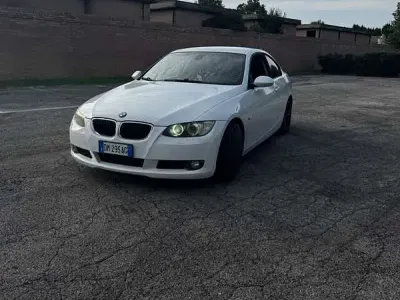 Usata BMW 320 177 CV (130 kW) 2008 Bianco Coupé