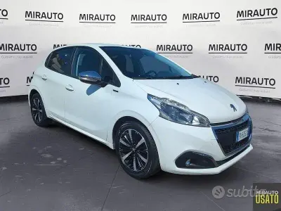 Usata Peugeot 208 Allure 83 CV (61 kW) 2019 Bianco Utilitaria