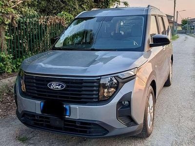 Begagnad Ford Tourneo Titanium 125 HK (91 kW) 2024 Kombi