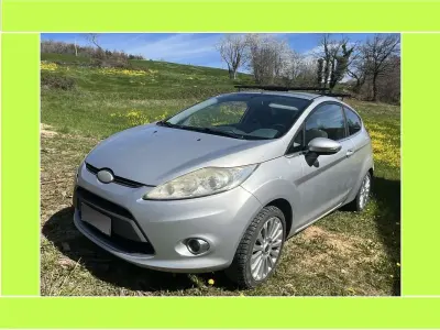 Usata Ford Fiesta Titanium 68 CV (50 kW) 2009 Argento Utilitaria