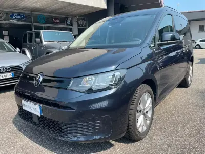 Usata VW Caddy 122 CV (89 kW) 2021 Blu Monovolume
