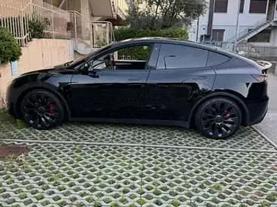 Usata Tesla Model Y Performance 155 kW (211 CV) 2023 Nero SUV