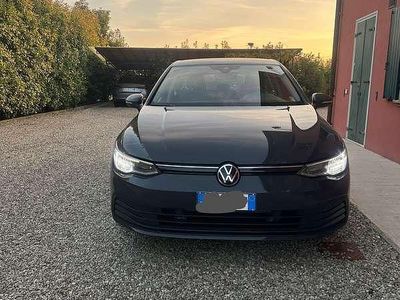 Usata VW Golf VIII Life 131 CV (96 kW) 2021 Grigio Berlina