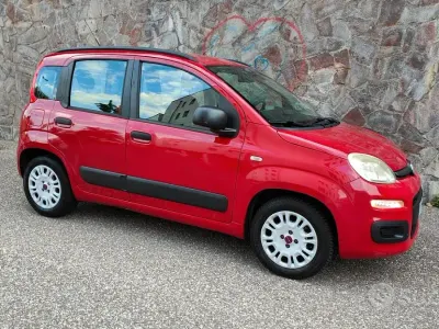 Usata Fiat Panda Lounge 69 CV (50 kW) 2012 Rosso Utilitaria