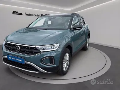 Usata VW T-Roc Life 110 CV (80 kW) 2023 Nero SUV