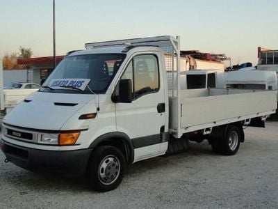 Usata Iveco Daily 110 CV (80 kW) 2001 Bianco pastello Furgone