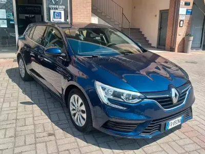 Usata Renault Mégane GrandTour 110 CV (80 kW) 2018 Blu Station wagon