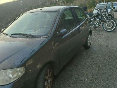 Usata Fiat Punto Dynamic 69 CV (50 kW) 2003 Utilitaria