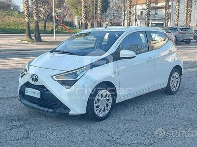 Usata Toyota Aygo Connect Style 72 CV (52 kW) 2021 Bianco Utilitaria