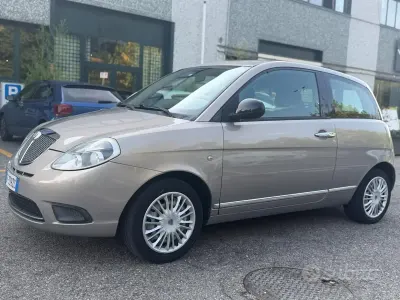 Usata Lancia Ypsilon 69 CV (50 kW) 2011 Oro Utilitaria