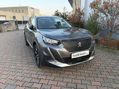 Usata Peugeot 2008 Allure 131 CV (96 kW) 2022 Grigio platinum SUV