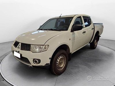 Usata Mitsubishi L200 Invite+ 136 CV (100 kW) 2011 Bianco Pick-up
