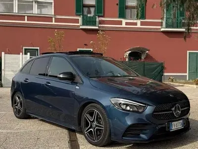 Usata Mercedes B180 AMG 116 CV (85 kW) 2019 Blu Utilitaria