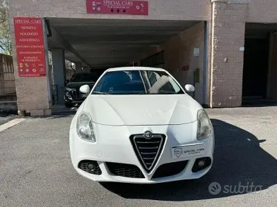 Second-hand Alfa Romeo Giulietta Distinctive 105 CP (77 kW) 2011 Alb Hatchback