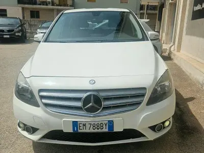 Usata Mercedes B180 Premium 109 CV (80 kW) 2013 Bianco Utilitaria