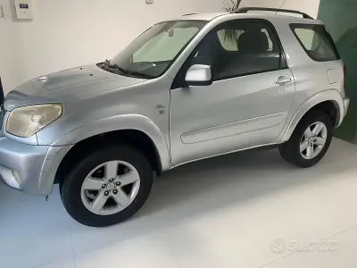 Usata Toyota RAV4 116 CV (85 kW) 2005 Grigio SUV