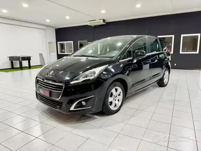 Usata Peugeot 5008 Business-Line 120 CV (88 kW) 2015 Nero Monovolume