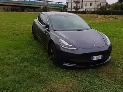 Usata Tesla Model 3 Long Range AWD 152 kW (208 CV) 2019 Grigio Berlina