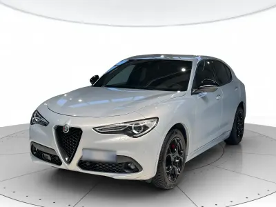 Usata Alfa Romeo Stelvio Sprint 190 CV (139 kW) 2022 Argento SUV