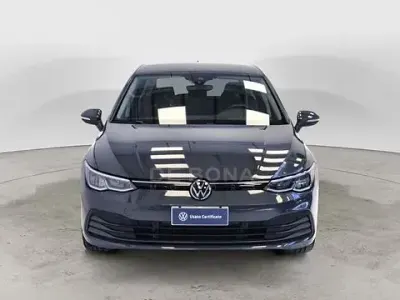 Usata VW Golf VIII Life 116 CV (85 kW) 2024 Grigio Utilitaria
