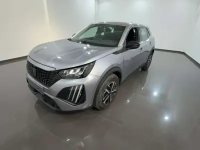 Usata Peugeot 2008 Active 101 CV (74 kW) 2023 Grigio SUV