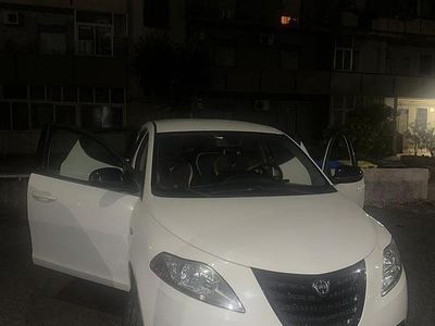 Usata Lancia Ypsilon 85 CV (62 kW) 2015 Bianco Utilitaria