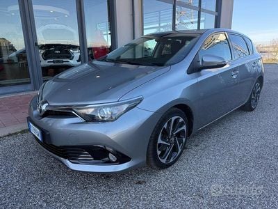 Usata Toyota Auris Lounge 90 CV (66 kW) 2016 Grigio Berlina