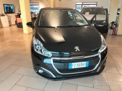 Usata Peugeot 208 Active 102 CV (75 kW) 2019 Nero Utilitaria