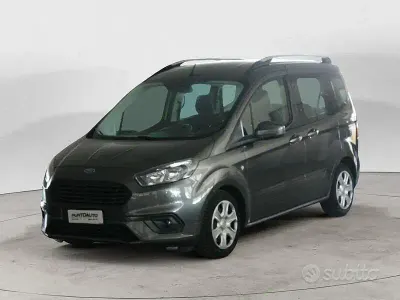 Usata Ford Tourneo Courier 75 CV (55 kW) 2018 Grigio Monovolume